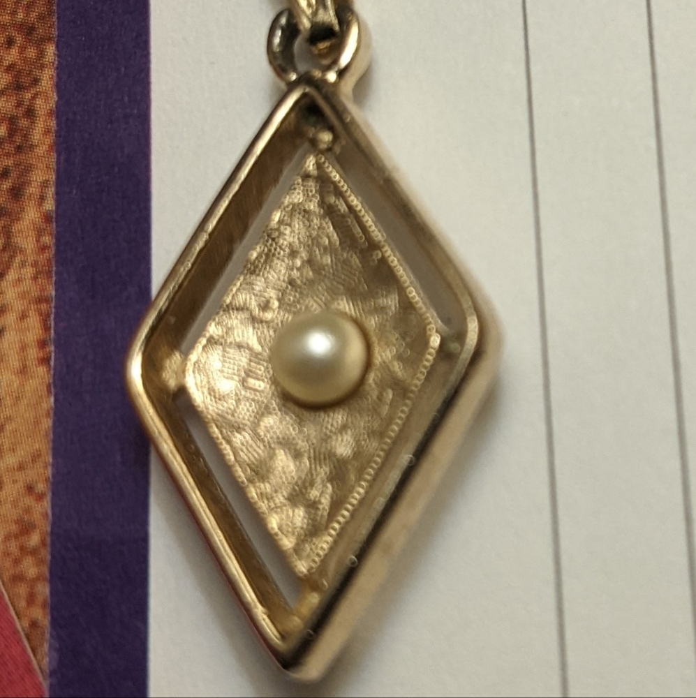 Sarah Coventry pendant